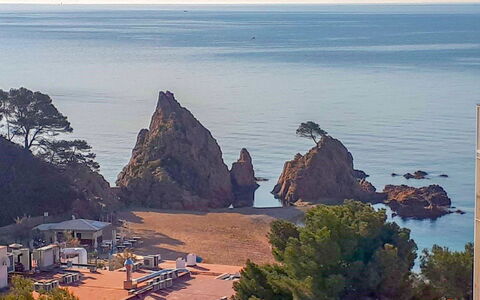 Berganti: Paesaggio Naturale, Cielo, Roccia, Punto Di Riferimento, Costa, Mare, Promontorio, Montagna, Costiera E Morfologie Oceanic, Formazione