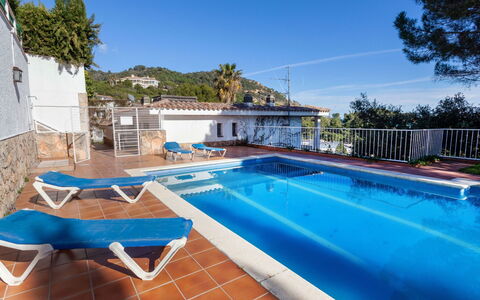 Berganti: Piscina, Proprietà, Immobiliare, Tempo Libero, Vacanza, Casa, Costruzione, Ricorrere, Cielo, Villa