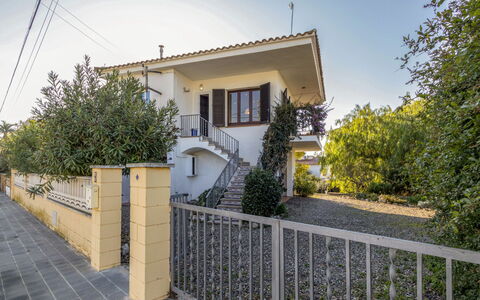 Marisol: Proprietà, Casa, Zona Residenziale, Immobiliare, Costruzione, Casa, Architettura, Quartiere, Albero, Facciata