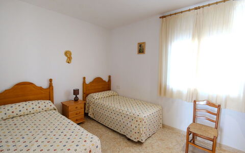 Sofía: Mobilia, Proprietà, Finestra, Comfort, Azzurro, Tessile, Legna, Tenda, Interior Design