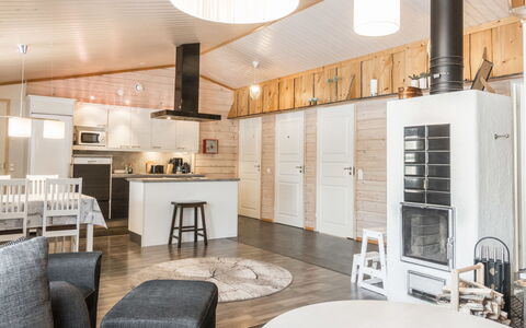 Aarre a: Interior Design, Legna, Soffitto, Pavimentazione, Lampada, Mobilia, Pavimento, Illuminazione, Cucina, Camera