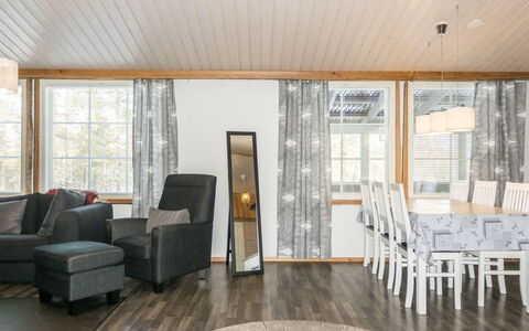 Aarre a: Mobilia, Interior Design, Pavimentazione, Pavimento, Legna, Soffitto, Pavimento In Legno, Divano, Soggiorno, Illuminazione