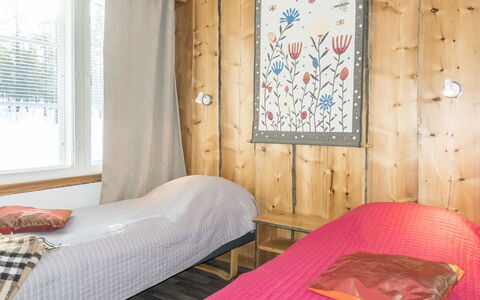 Aarre a: Letto, Interior Design, Pavimento, Camera Da Letto, Pavimentazione, Parete, Mobilia, Legna, Lenzuolo, Bedding