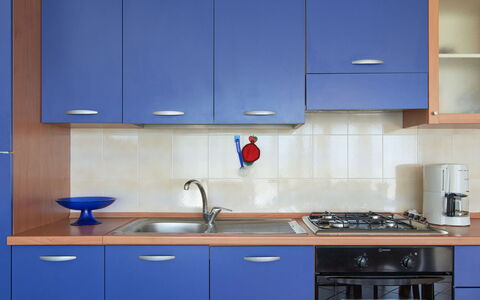 Carmen (Dma168): Cabinetry, Lavandino Della Cucina, Lavello, Controsoffitto, Rubinetto, Blu, Elettrodomestico Da Cucina, Cucina, Cucina Stufa, Legna