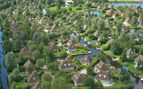 Bungalowpark It Wiid: Proprietà, Acqua, Costruzione, Paesaggio Naturale, Pianta, Albero, Urban Design, Lotto, Vegetazione, Casa