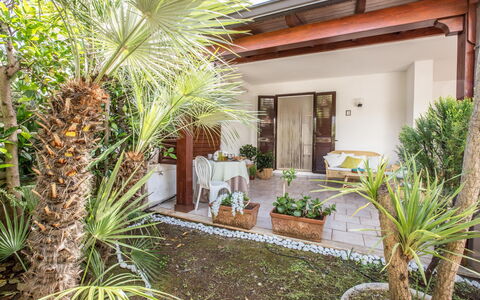 Villa Anna: Proprietà, Immobiliare, Casa, Costruzione, Backyard, Cortile, Casa, Albero, Pianta, Camera