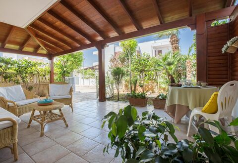 Villa Anna: Proprietà, Immobiliare, Costruzione, Camera, Ricorrere, Casa, Eco Hotel, Interior Design, Villa, Portico