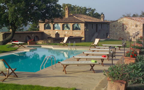 Villa Fontanelle: Pianta, Acqua, Proprietà, Costruzione, Cielo, Piscina, Albero, Shade, Mobili Da Esterno, Sedia