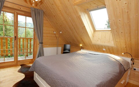 Almhaus Galisch: Camera Da Letto, Camera, Mobilia, Proprietà, Letto, Telaio Del Letto, Interior Design, Soffitto, Costruzione, Bedding