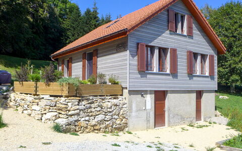 Chalet la Frêtaz: Pianta, Cielo, Proprietà, Finestra, Costruzione, Albero, Casa, Lotto, Legna, Villetta