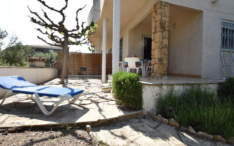 Oasis: Proprietà, Cortile, Backyard, Casa, Costruzione, Immobiliare, Cortile, Terrazza, Zona Residenziale, Landscaping