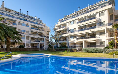 Zephyrus: Acqua, Costruzione, Pianta, Giorno, Cielo, Proprietà, Finestra, Azzurro, Blu, Piscina