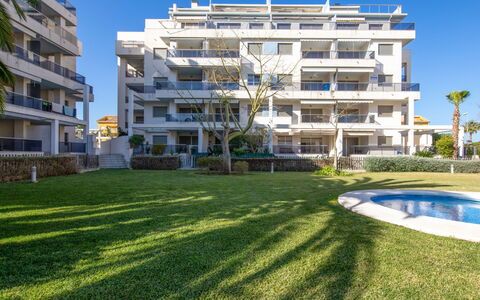 Zephyrus: Cielo, Costruzione, Verde, Azzurro, Vegetazione, Urban Design, Finestra, Condominio, Pianta, Tempo Libero