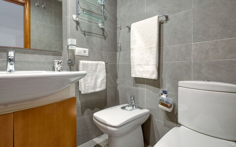Zephyrus: Specchio, Rubinetto, Proprietà, Lavello, Idraulico Fixture, Bagno, Lavandino Del Bagno, Viola, Interior Design, Pavimento
