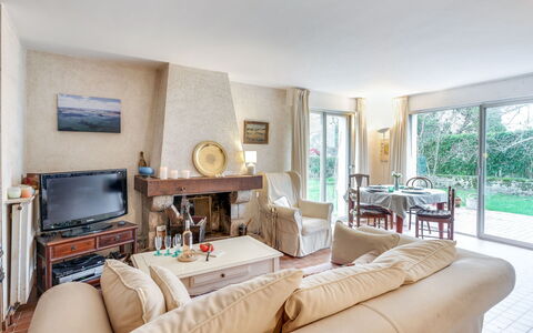 Ty Mam Goz: Soggiorno, Proprietà, Camera, Mobilia, Interior Design, Tavolino Da Caffè, Immobiliare, Costruzione, Tavolo, Casa