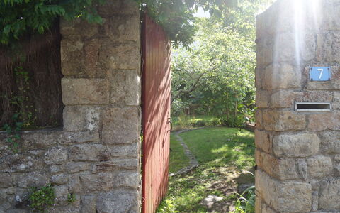 Ty Mam Goz: Parete, Muro ​​Di Pietra, Albero, Erba, Roccia, Porta, Casa, Rovine, Architettura, Legna