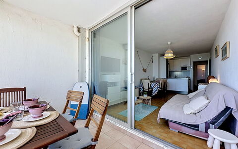 La Rose des Sables: Mobilia, Pavimentazione, Pavimento, Interior Design, Appartamento, Camera, Soffitto, Sedia, Divano, Soggiorno