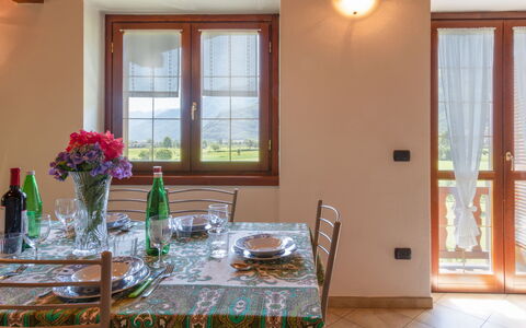 Fuentes: Camera, Proprietà, Interior Design, Mobilia, Costruzione, Casa, Sala Da Pranzo, Pavimento, Tavolo, Casa