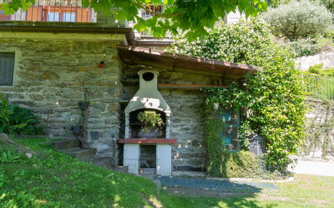 Fuentes: Proprietà, Casa, Villetta, Costruzione, Arbusto, Pianta, Giardino, Cortile, Landscaping
