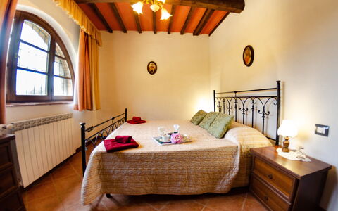 Podere Di Mero Casolare: Mobilia, Proprietà, Finestra, Costruzione, Comfort, Legna, Interior Design, Illuminazione, Pavimento