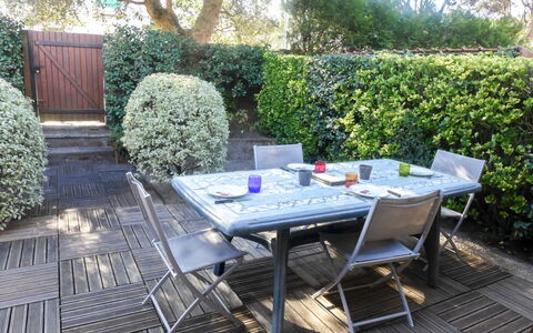 Lotissement les Rives de Capbreton: Tavolo, Proprietà, Mobilia, Tavolo Esterno, Backyard, Terrazza, Giardino, Cortile, Erba, Casa