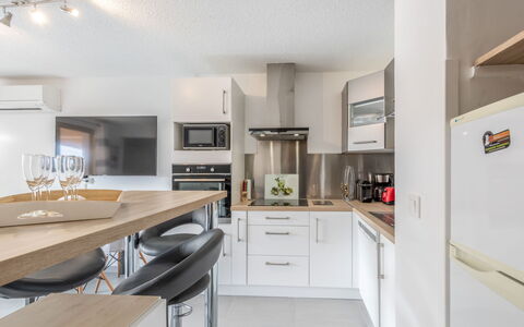 Sainte Maxime 560: Controsoffitto, Cabinetry, Mobilia, Elettrodomestico Da Cucina, Cucina, Lavello, Cucina Stufa, Elettrodomestico, Legna, Cassetto