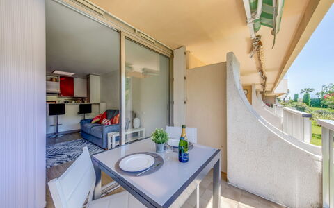 Le Mexico: Proprietà, Camera, Costruzione, Interior Design, Casa, Immobiliare, Architettura, Mobilia, Balcone, Soffitto