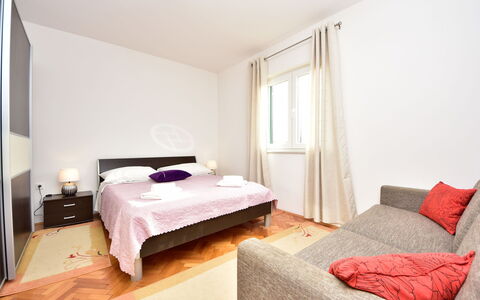 Ivica & Marica: Mobilia, Proprietà, Cabinetry, Comfort, Costruzione, Legna, Tessile, Illuminazione, Cuscino