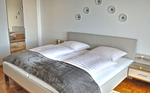 Belvedere: Camera Da Letto, Letto, Mobilia, Camera, Proprietà, Lenzuolo, Pavimento, Telaio Del Letto, Bedding, Materasso