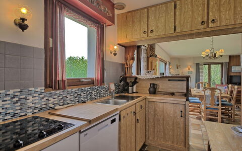 Ker Norge: Cabinetry, Controsoffitto, Proprietà, Mobilia, Rubinetto, Cucina, Lavandino Della Cucina, Legna, Illuminazione, Lavello