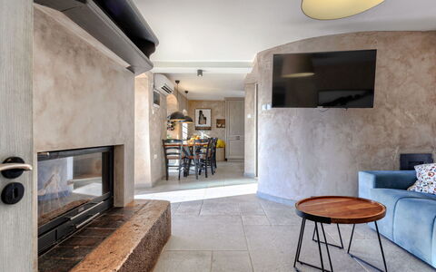 Villa Domenica: Pavimentazione, Mobilia, Interior Design, Pavimento, Soffitto, Illuminazione, Camera, Divano, Sedia, Soggiorno