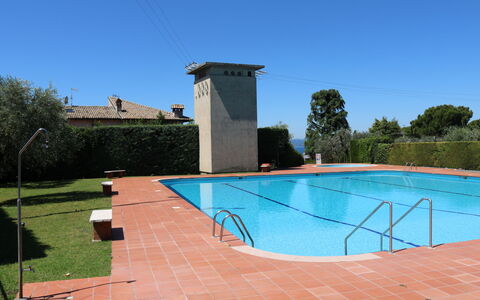 Bellavista: Piscina, Proprietà, Acqua, Immobiliare, Tempo Libero, Casa, Costruzione, Erba, Albero, Vacanza