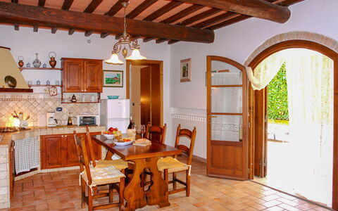 Podere Gioia: Mobilia, Tavolo, Legna, Sedia, Interior Design, Soggiorno, Fascio, Color Legno, Pavimento, Pavimentazione
