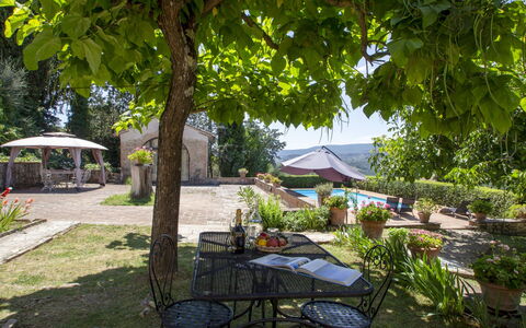 Vedi Torre: Proprietà, Backyard, Immobiliare, Albero, Cortile, Terrazza, Tavolo, Giardino, Costruzione, Ristorante