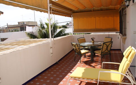 Apartamento Caracola: Proprietà, Mobilia, Sedia, Legna, Shade, Tavolo, Costruzione, Interior Design, Pavimentazione, Mobili Da Esterno