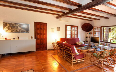 La Plaza: Camera, Proprietà, Costruzione, Soffitto, Pavimento In Legno, Interior Design, Pavimento, Soggiorno, Mobilia, Fascio