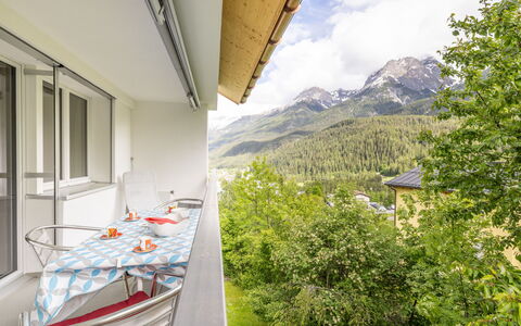 Ferienwohnung Wüest: Costruzione, Proprietà, Nube, Cielo, Finestra, Pianta, Moto D'Acqua, Barca, Legna, Albero