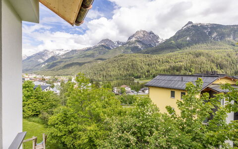 Ferienwohnung Wüest: Cielo, Nube, Pianta, Costruzione, Proprietà, Ecoregione, Montagna, Verde, Finestra, Highland