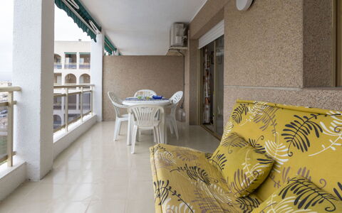 La Pineda 156: Proprietà, Camera, Interior Design, Pavimento, Giallo, Parete, Costruzione, Mobilia, Immobiliare, Casa
