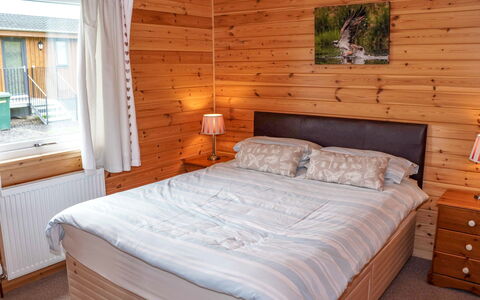 Osprey Lodge: Mobilia, Proprietà, Costruzione, Finestra, Comfort, Cabinetry, Legna, Telaio Del Letto, Letto, Interior Design