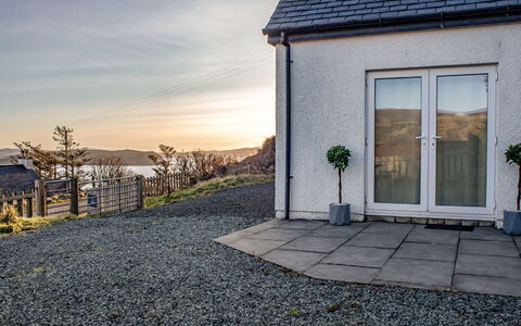 Bay View: Pianta, Cielo, Costruzione, Nube, Manto Stradale, Finestra, Casa, Porta, Lotto, Asfalto