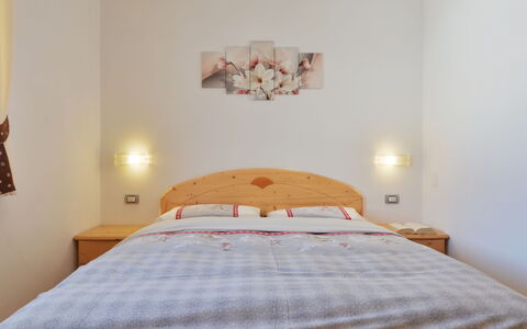 Fabio Deluca: Mobilia, Proprietà, Comfort, Costruzione, Legna, Telaio Del Letto, Tessile, Arancia, Interior Design, Letto
