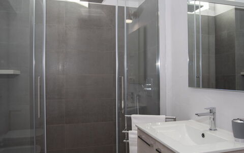 Asfodelo: Specchio, Lavello, Proprietà, Idraulico Fixture, Rubinetto, Costruzione, Bagno, Lavandino Del Bagno, Interior Design