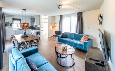 Citta Romana: Divano, Tavolo, Mobilia, Proprietà, Cornice, Comfort, Blu, Azzurro, Cuscino, Interior Design