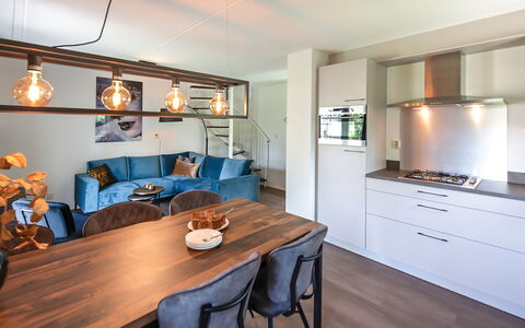 Citta Romana: Legna, Illuminazione, Camera, Interior Design, Mobilia, Tavolo, Soffitto, Pavimento, Controsoffitto, Interior Design
