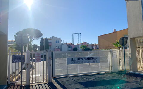 L'île des Marinas: Appartamento, Architettura, Zona Residenziale, Condominio, Materiale Composito, Urban Design, Balcone, Uso Misto, Shade