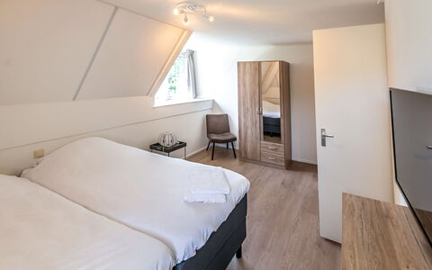 Citta Romana: Camera, Mobilia, Proprietà, Camera Da Letto, Letto, Pavimento, Interior Design, Costruzione, Lenzuolo, Parete