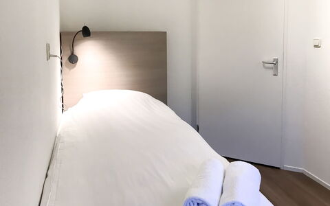 Citta Romana: Proprietà, Comfort, Legna, Interior Design, Lampada, Costruzione, Pavimento, Letto, Pavimentazione, Telaio Del Letto