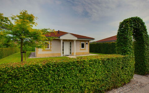 Citta Romana: Casa, Proprietà, Cielo, Verde, Casa, Albero, Zona Residenziale, Arbusto, Immobiliare, Architettura