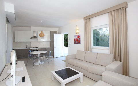 Residence Montesarago: Tavolo, Proprietà, Divano, Mobilia, Comfort, Soggiorno, Legna, Divano Letto, Costruzione, Cornice